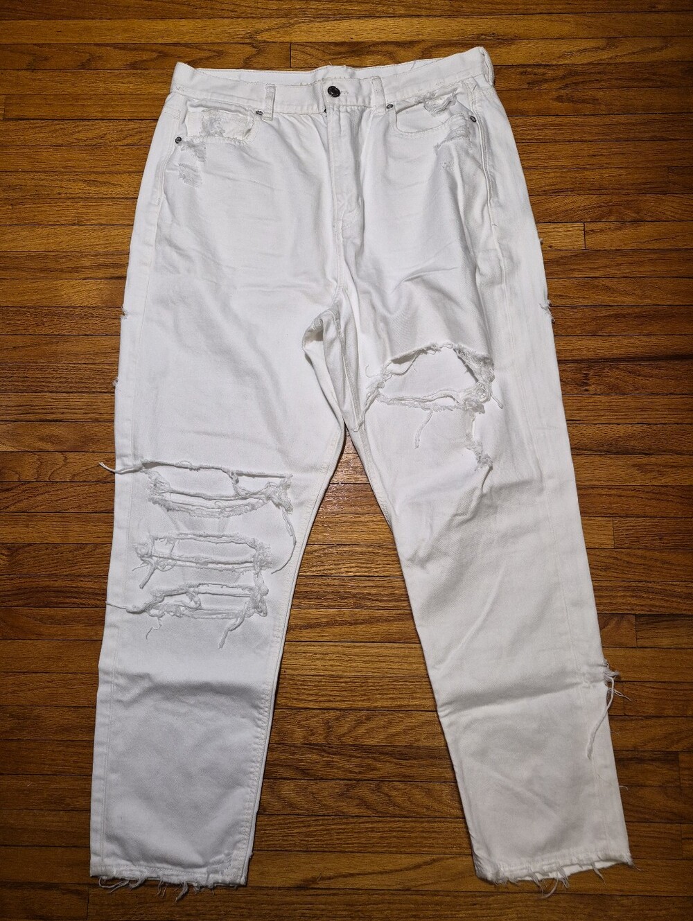 American Eagle Outfitters Mom Jean White Distressed Size 16 Reg